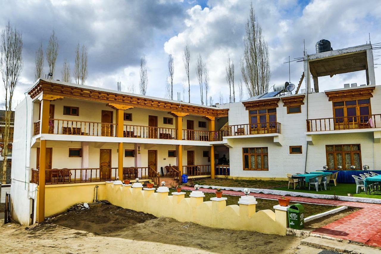 Oyo 37004 City Heart Guest House Leh Exterior foto